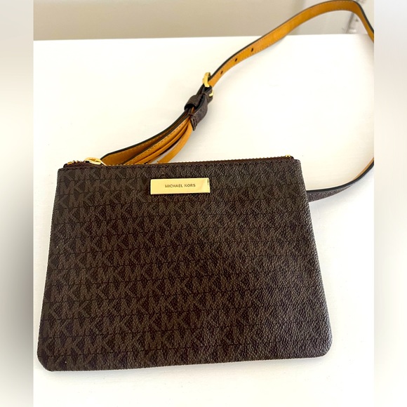 Michael Kors Monogram Waist Bag Size Medium - Picture 1 of 9